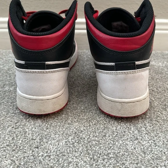 Air Jordans size- Youth 6 - Picture 4 of 9